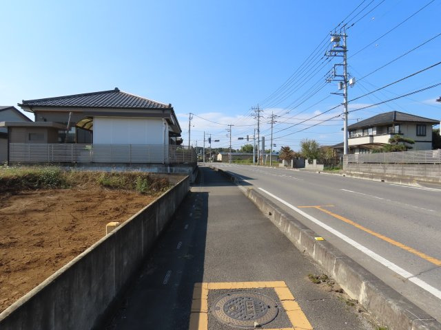 坂戸市石井売地の前面道路含む現地写真