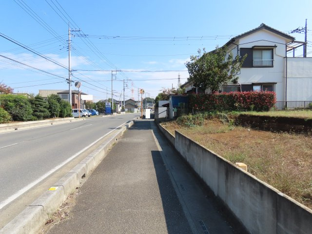 坂戸市石井売地の前面道路含む現地写真