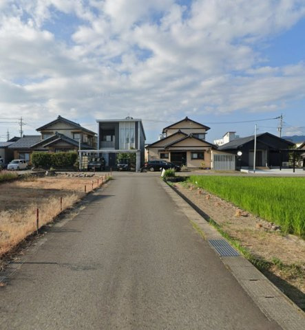 坂井市丸岡町八ツ口　土地の前面道路含む現地写真