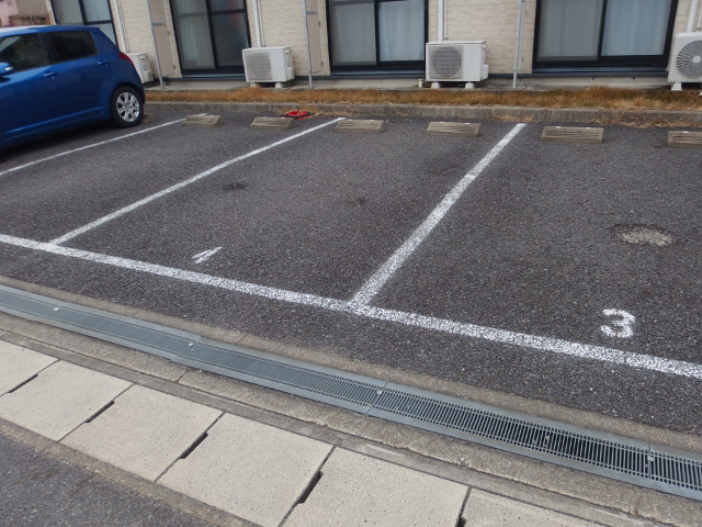 レオパレスパレットパル　の駐車場