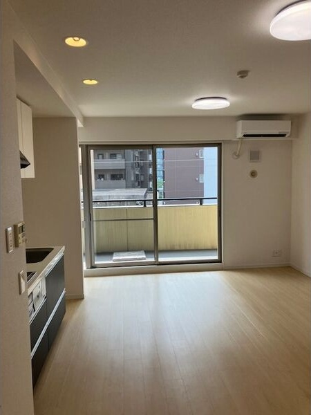 アーデン泉プレミアの居間・リビング