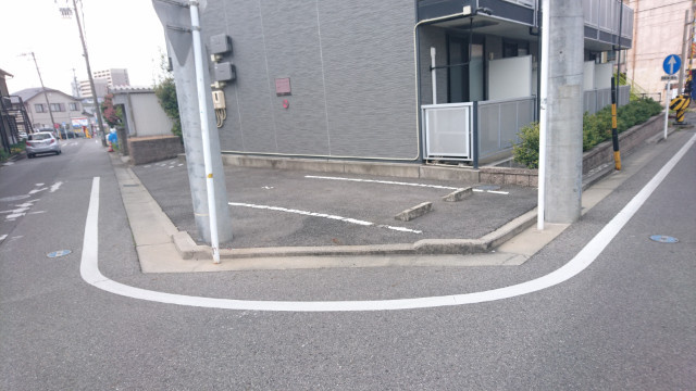レオパレスセロームＡの駐車場
