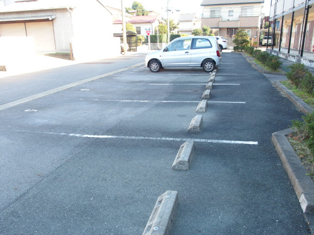 レオパレスベガの駐車場