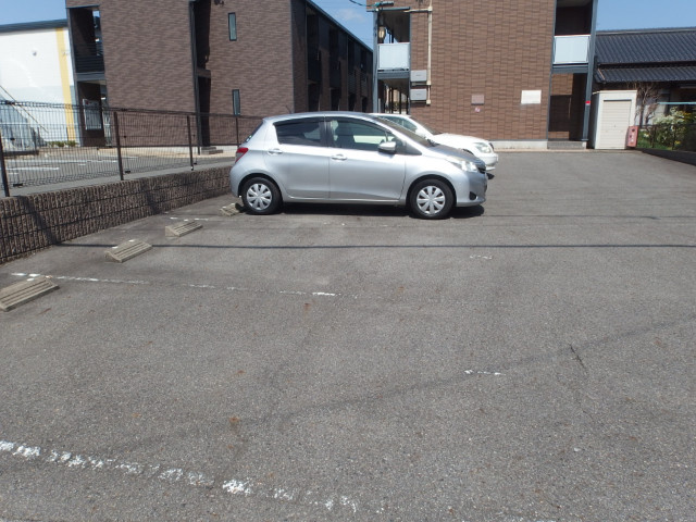 レオパレスおとがわの駐車場
