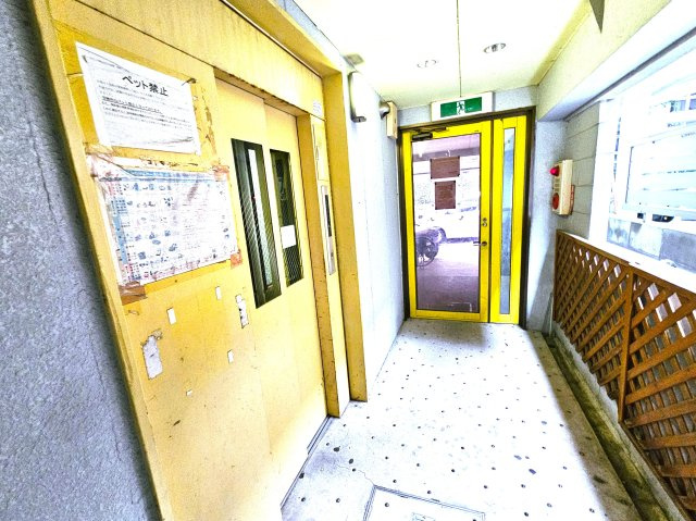 ベイシス東山手のエントランス|清潔なエントランスです