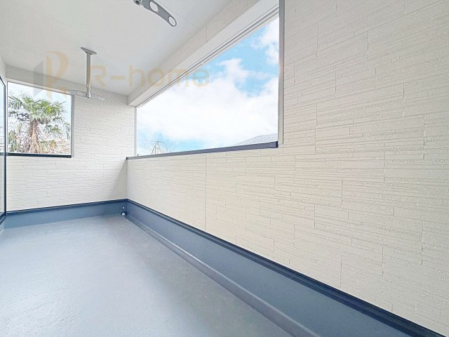 結城市結城第43　新築戸建て　6号棟のバルコニー|急な雨でも安心のインナーバルコニー♪忙しいご夫婦も大満足♪