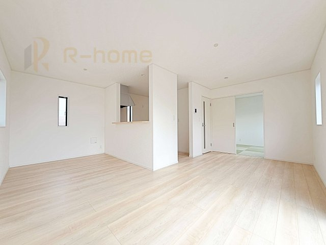 結城市結城第43　新築戸建て　6号棟の居間・リビング|広くて明るいＬＤＫ♪ ゆったりくつろげるリビングスペースで、ご家族皆様の笑顔が溢れます。