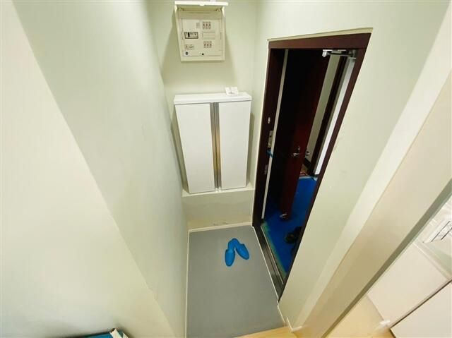 早苗エステートビルの玄関