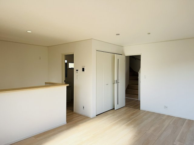 八王子市　諏訪町　新築一戸建て　３７期の内装|～16.75帖の明るいLDKで、家族団欒の時間をお過ごしいただけます～