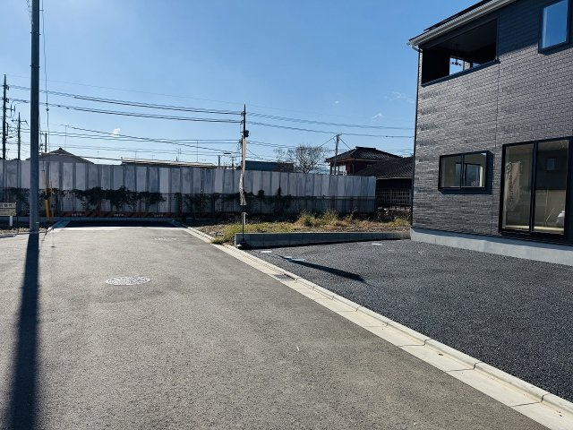 八王子市　諏訪町　新築一戸建て　３７期の前面道路含む現地写真|～南東側5ｍ道路に面しています～