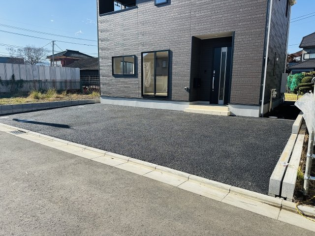 八王子市　諏訪町　新築一戸建て　３７期の駐車場|～並列3台駐車可能カースペース～