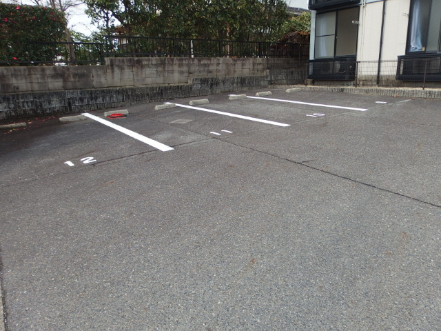 レオパレスイレブンの駐車場