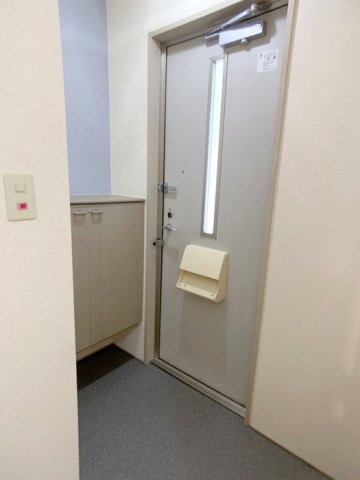 メゾンベイリーフの玄関