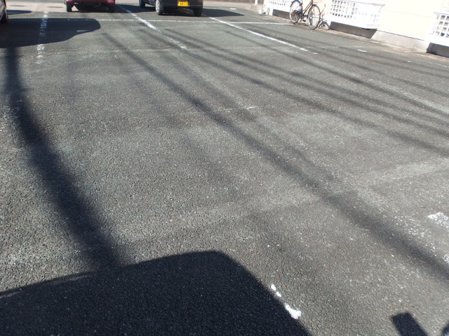 レオパレスミヤコの駐車場
