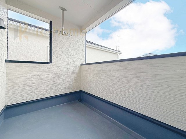 結城市結城第43　新築戸建て　7号棟のバルコニー|急な雨でも安心のインナーバルコニー♪忙しいご夫婦も大満足♪