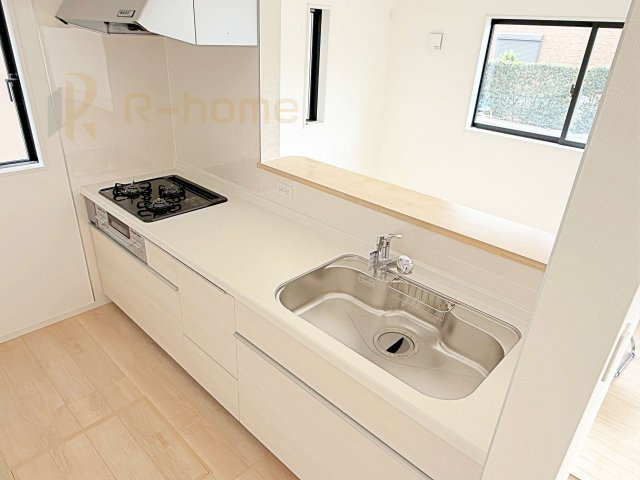 結城市結城第43　新築戸建て　7号棟のキッチン|料理をしながら家族とコミュニケーションが取れる対面式システムキッチン。