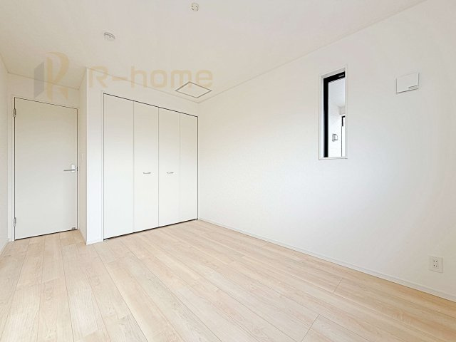 結城市結城第43　新築戸建て　7号棟の洋室|どんな部屋家具も合わせやすいシンプルな洋室！
たっぷりの日差しと心地よい風が舞い込む住まい♪