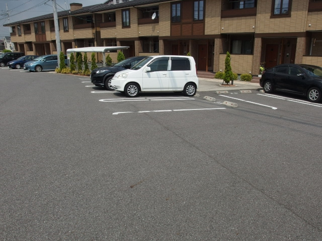 イリスＡの駐車場