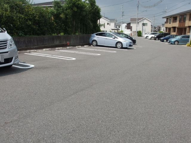 イリスＡの駐車場