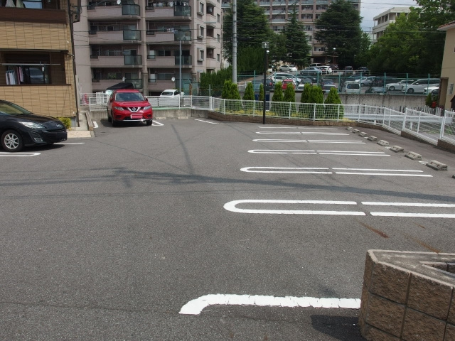 イリスＡの駐車場