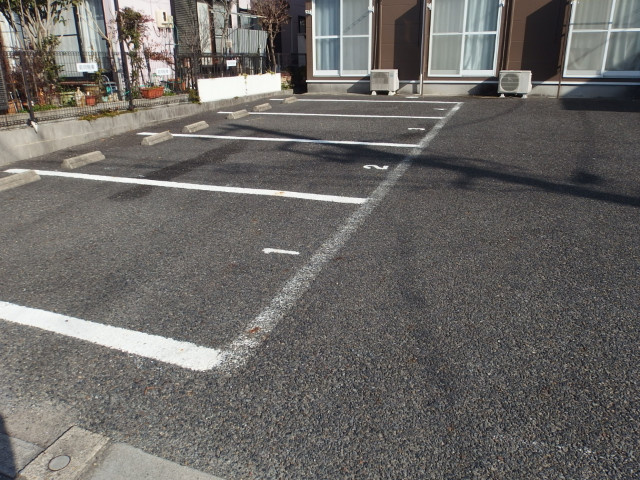 レオパレス西社口の駐車場
