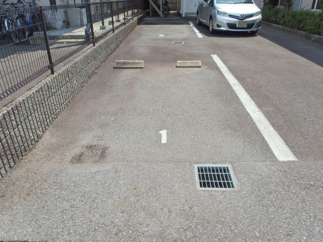 レオパレスＡの駐車場