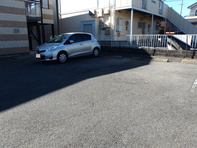 レオパレスソレーユ上地の駐車場