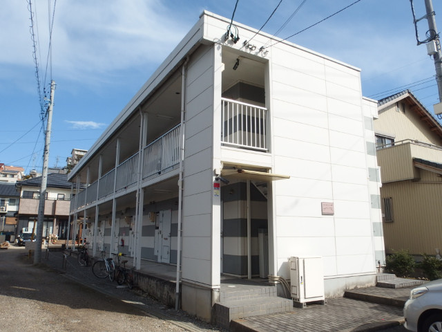 レオパレスナチュラルＡの外観