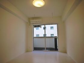 後楽園キャステールの居間・リビング|洋室