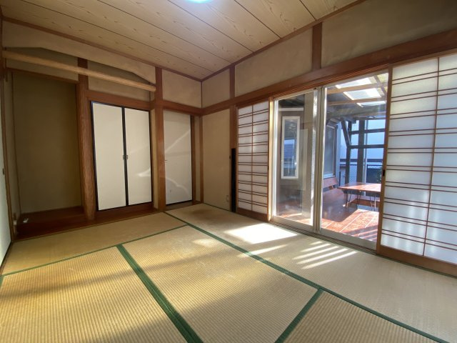 【玄関】 | 北区津浦町 | ☆玄関上のステンドグラスが特徴的です☆