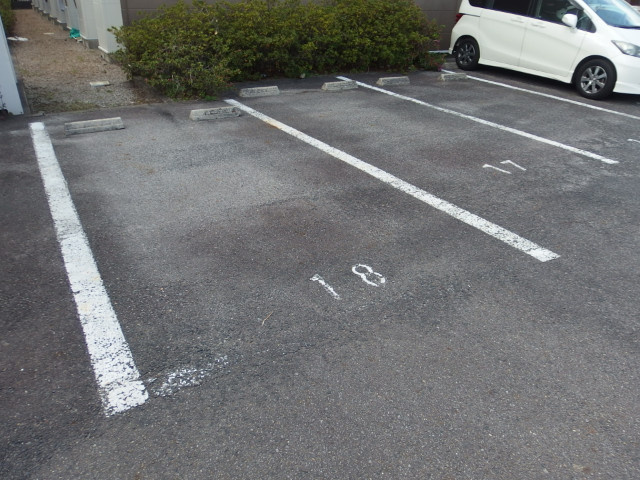 レオパレス１１の駐車場