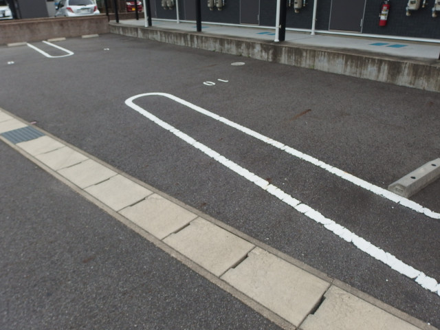 レオネクストアダージョ井田西の駐車場