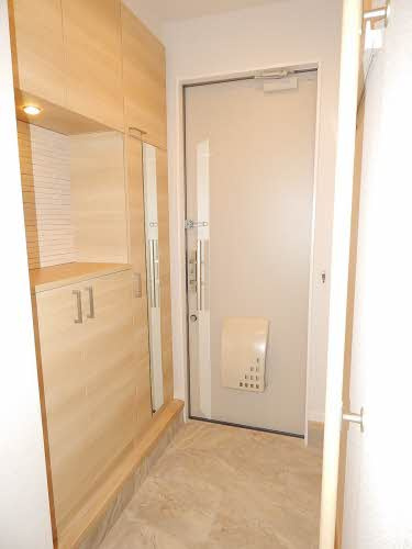 サンプレミアスの玄関|※同タイプの部屋写真です
