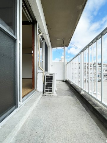 服部ビル　A棟のバルコニー
