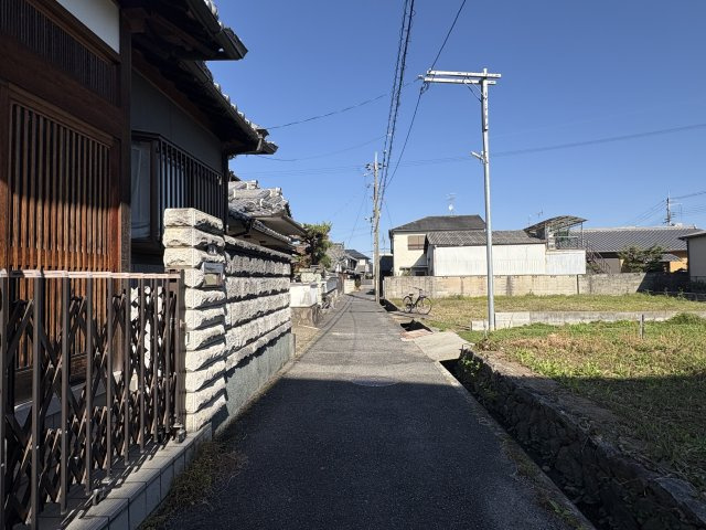 橿原市曽我町の前面道路含む現地写真
