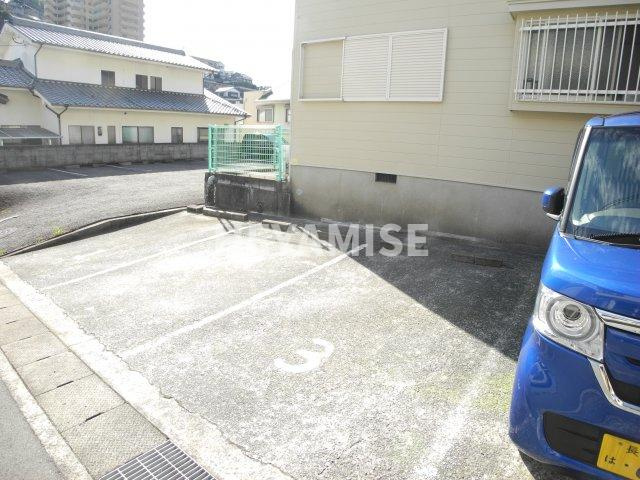 ペディメントMの駐車場