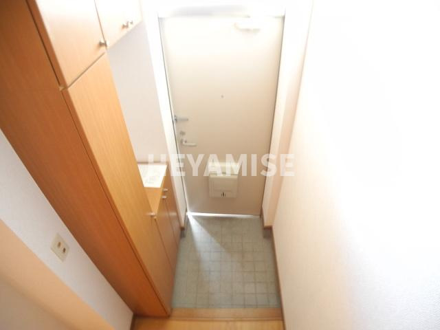 サンヒルズ弐番館の玄関