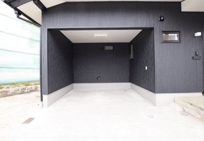 【駐車場】 | 【中古】リセットハウス豊町３丁目 | インナーガレージ