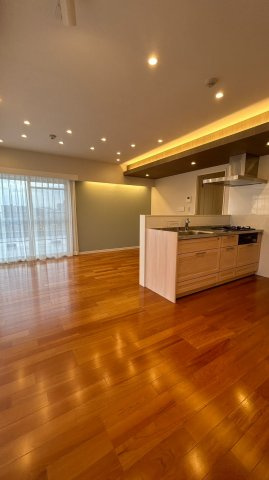 サンコーポ川口の居間・リビング|こちらのリビングで趣味の時間をお楽しみください