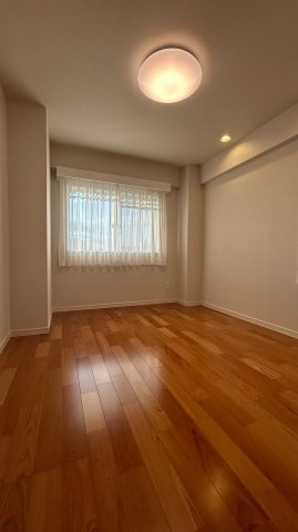 サンコーポ川口の寝室|広くて明るい寝室