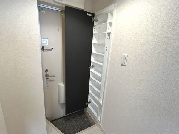 アイビス白壁の玄関