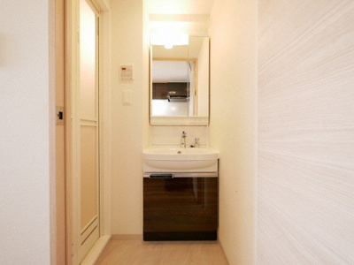 【洗面所】 | ファステート難波WESTパーク | 朝の身支度には欠かせない独立洗面化粧台