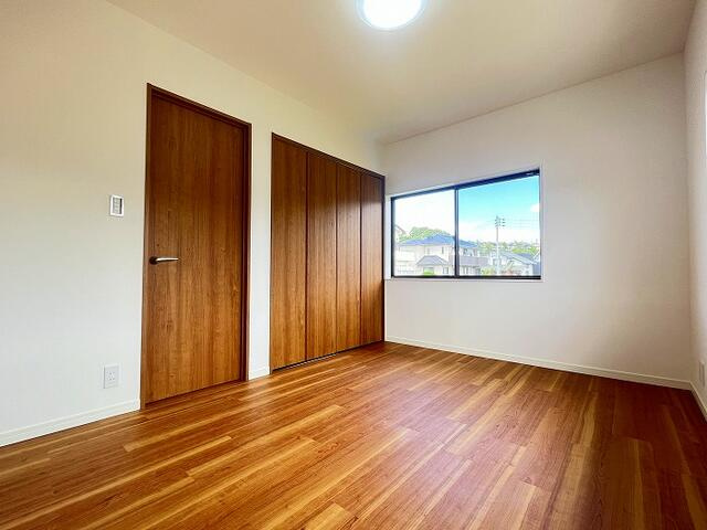 春日井市玉野町の洋室