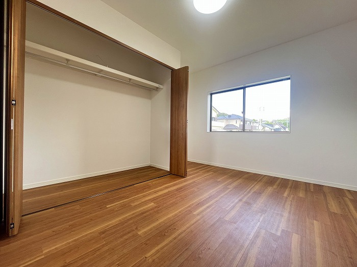 春日井市玉野町の洋室