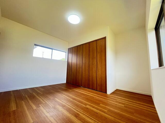 春日井市玉野町の洋室