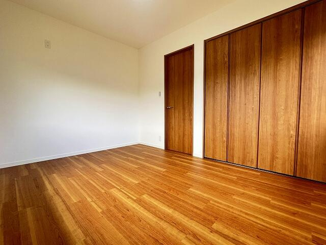 春日井市玉野町の洋室