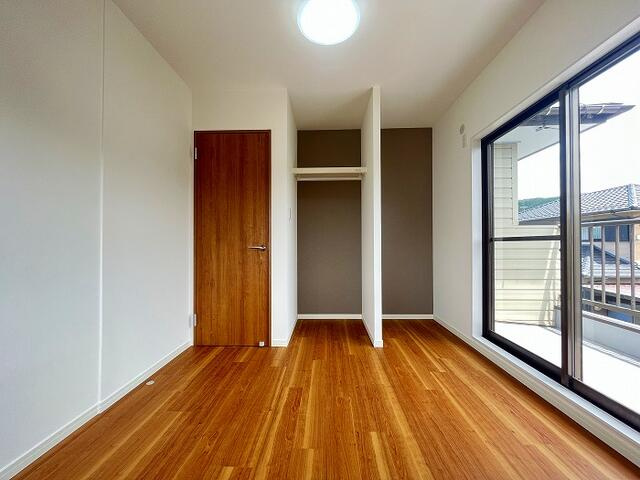 春日井市玉野町の洋室