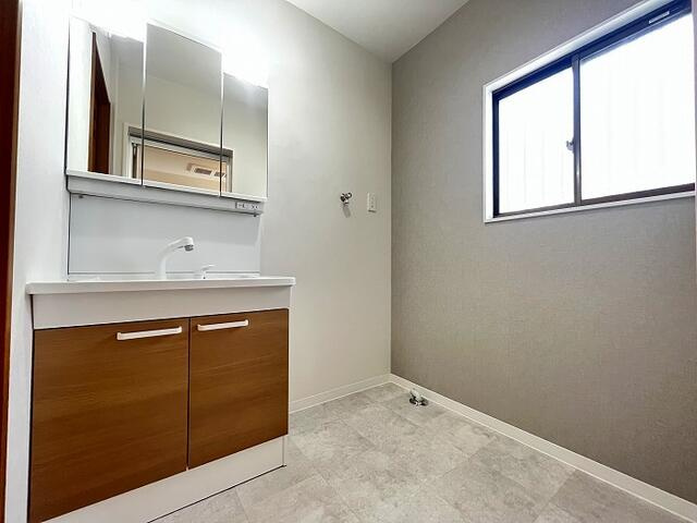 春日井市玉野町の独立洗面台