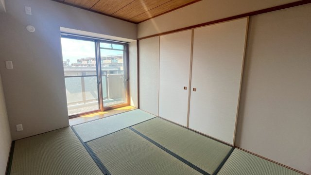 ◆室内リフォーム済み◆近鉄伏見駅徒歩６分◆南東角住戸４LDK◆ファミールハイツ京都伏見ステージ２の和室|和室