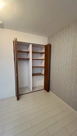 ◆室内リフォーム済み◆近鉄伏見駅徒歩６分◆南東角住戸４LDK◆ファミールハイツ京都伏見ステージ２の洋室|洋室　クローゼット